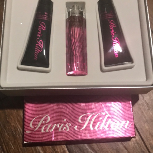 Paris Hilton set